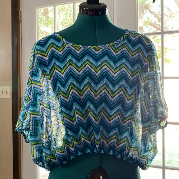 free 2 luv Tops - Gorgeous Short Free 2 Luv Top Size Medium